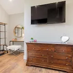 The Cosy Loft, Pet Friendly In Apartment
