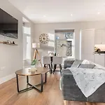 The Cosy Loft, Pet Friendly In *