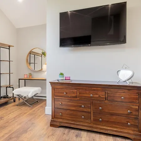 The Cosy Loft, Pet Friendly In Apartment